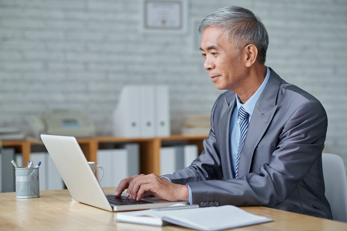 翻譯人工哪個(gè)好？翻譯英文文檔的時(shí)候要注意什么？
